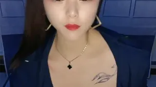 巨乳配御姐--妖娆小妲己 这身行头已迷倒很多少年，巨乳抖动、肉棒骑在淫穴里，骚声叫着，爽！