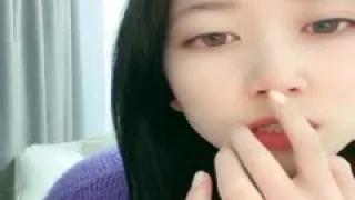 超清纯校花--夏天的夏，颜值、身材让人看了直流口水，声音温柔听她聊天就是心情舒畅，揉奶露毛真好看！