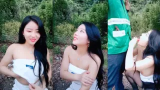 ACG经典-极品爆乳美娇娘户外公园勾引绿化大叔 假装记者要求互动倒贴钱还能干穴爆菊
