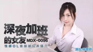 双腿肩上扛后入抱起来操，震动棒玩弄快速旋转的!