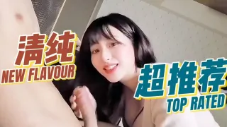 美女主动调戏舔鸡巴